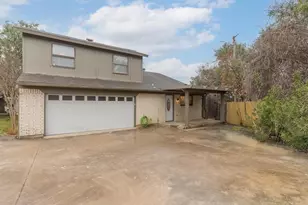 4605 Bayonne Ct, Arlington, TX 76016 - Photo 2