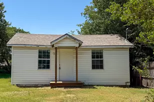 1104 N Mill St, Bowie, TX 76230 - Photo 1