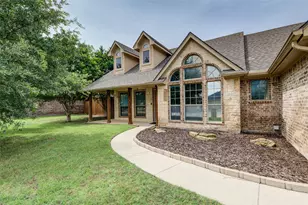 2105 Ridgewood Dr, Bridgeport, TX 76426 - Photo 2