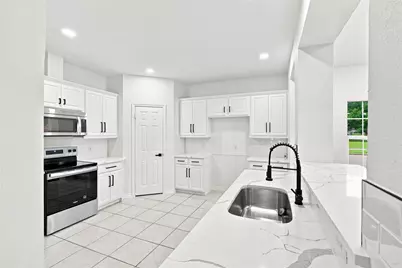 122 Clear Creek Drive, Red Oak, TX 75154 - Photo 2