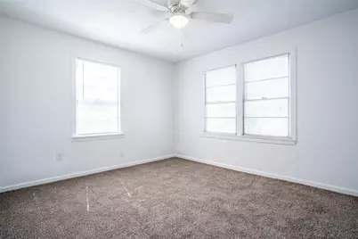 3323 W Clarendon Drive, Dallas, TX 75211 - Photo 14