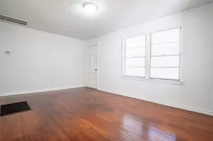 3323 W Clarendon Dr, Dallas, TX 75211 - Photo 4