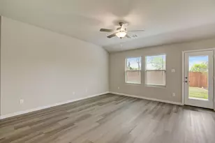 310 Sugarlands Dr, Greenville, TX 75402 - Photo 14