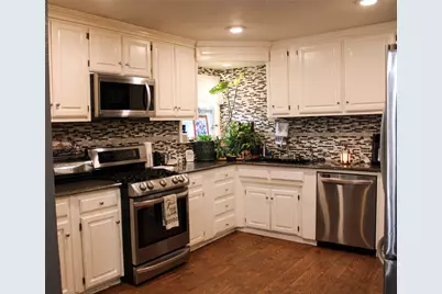 110 N Cherry Lane, Granbury, TX 76048 - Photo 4