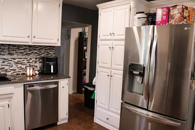 110 N Cherry Lane, Granbury, TX 76048 - Photo 4