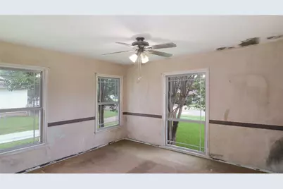 1536 Celeste, Dallas, TX 75217 - Photo 6