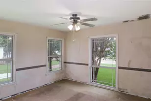 1536 Celeste, Dallas, TX 75217 - Photo 6