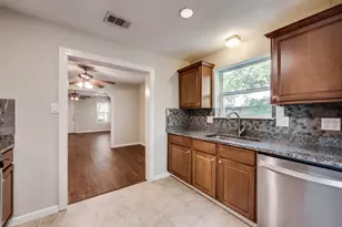 220 Jagoe St, Denton, TX 76201 - Photo 12