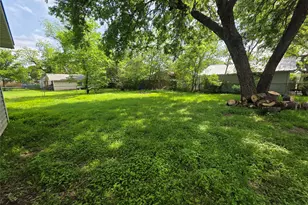 1315 N Robinson St, Cleburne, TX 76031 - Photo 6