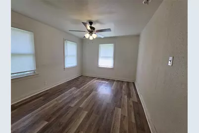 1315 N Robinson Street, Cleburne, TX 76031 - Photo 16