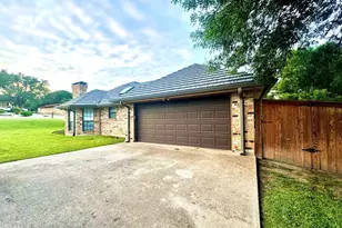 8712 Lake Country Dr, Fort Worth, TX 76179 - Photo 2