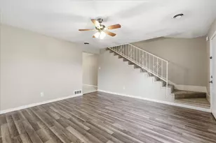 1910 W Sanford St, Arlington, TX 76012 - Photo 8