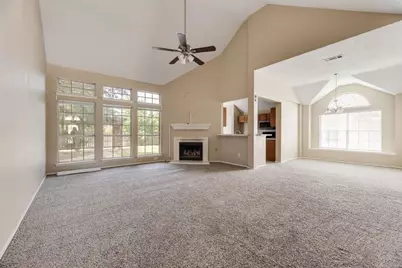 501 E Lynn Creek Drive, Arlington, TX 76002 - Photo 4