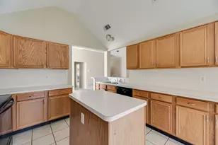 501 E Lynn Creek Dr, Arlington, TX 76002 - Photo 8