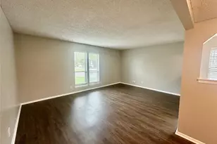 934 Cottonwood Trail, Benbrook, TX 76126 - Photo 4