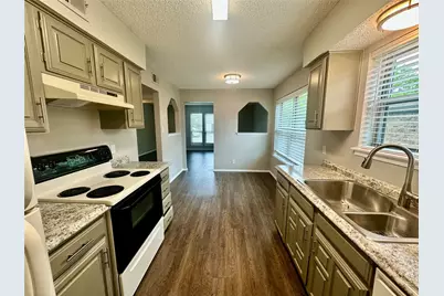 934 Cottonwood Trail, Benbrook, TX 76126 - Photo 6