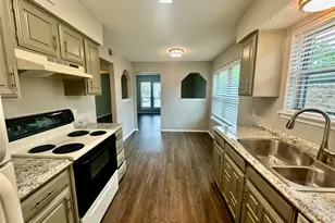 934 Cottonwood Trail, Benbrook, TX 76126 - Photo 6