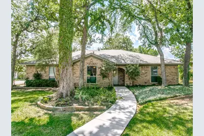 2201 Cambridge Drive, Hurst, TX 76054 - Photo 2