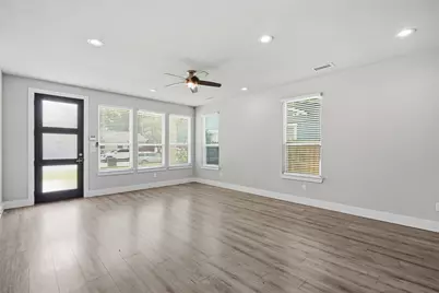 2732 Livingston Avenue, Fort Worth, TX 76110 - Photo 4
