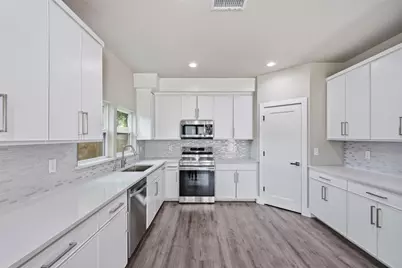 2732 Livingston Avenue, Fort Worth, TX 76110 - Photo 8