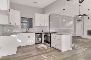 111 Homestead Dr, Lancaster, TX 75146 - Photo 10