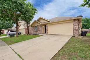 829 Santa Rosa Dr, Fort Worth, TX 76052 - Photo 2