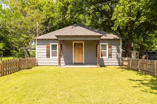 205 E Nelson St, Bowie, TX 76230 - Photo 1