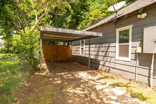 205 E Nelson St, Bowie, TX 76230 - Photo 4