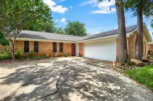 821 Prestwick St, Bedford, TX 76022 - Photo 2