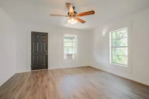 413 Manson St, Wolfe City, TX 75496 - Photo 2