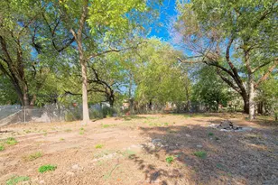 413 Manson St, Wolfe City, TX 75496 - Photo 12