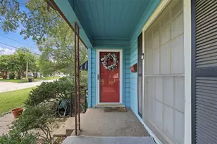 902 W Bridge St, Granbury, TX 76048 - Photo 14