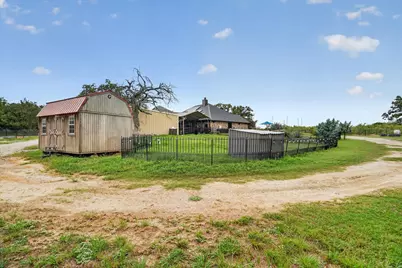 1017 County Road 3555, Paradise, TX 76073 - Photo 32