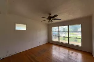 4628 Reed St, Fort Worth, TX 76119 - Photo 2