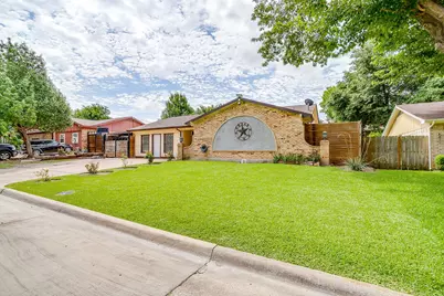 2421 Parkside Drive, Grand Prairie, TX 75052 - Photo 4