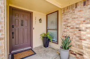 2421 Parkside Dr, Grand Prairie, TX 75052 - Photo 32