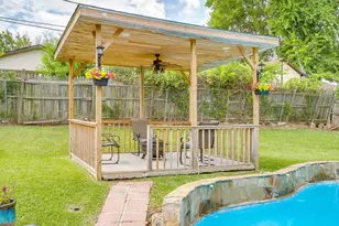 2421 Parkside Dr, Grand Prairie, TX 75052 - Photo 6