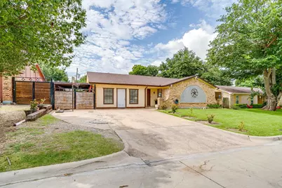 2421 Parkside Drive, Grand Prairie, TX 75052 - Photo 2
