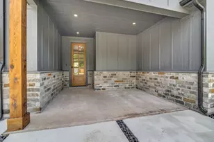 98 San Jacinto St, Terrell, TX 75160 - Photo 2