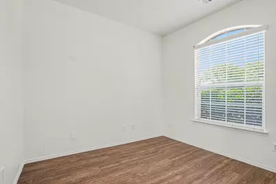 129 Hanover Street, Grand Prairie, TX 75052 - Photo 4