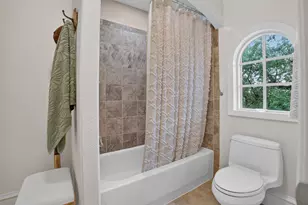 1012 Brae Ct, Fort Worth, TX 76111 - Photo 32