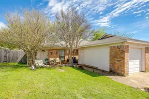 1025 Irene St, Burleson, TX 76028 - Photo 22