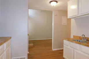 1915 Kingswood Ct, Denton, TX 76205 - Photo 6