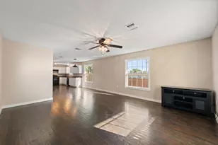 102 S 4th St, Grandview, TX 76050 - Photo 10