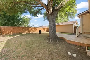 102 S 4th St, Grandview, TX 76050 - Photo 28
