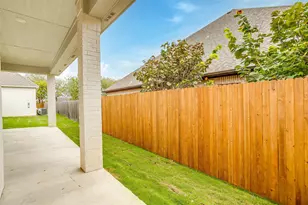 991 Hulen, Crowley, TX 76036 - Photo 32