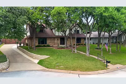 2304 Wakeforest Court, Arlington, TX 76012 - Photo 2