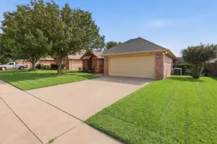 708 Hillcrest Dr, Cleburne, TX 76033 - Photo 4