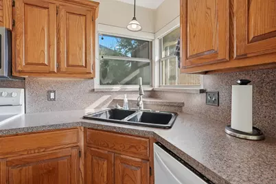 708 Hillcrest Drive, Cleburne, TX 76033 - Photo 10