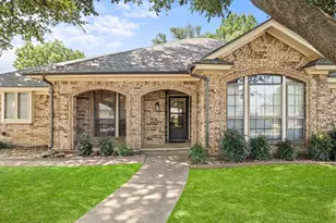 1128 Wingate Dr, Bedford, TX 76021 - Photo 2